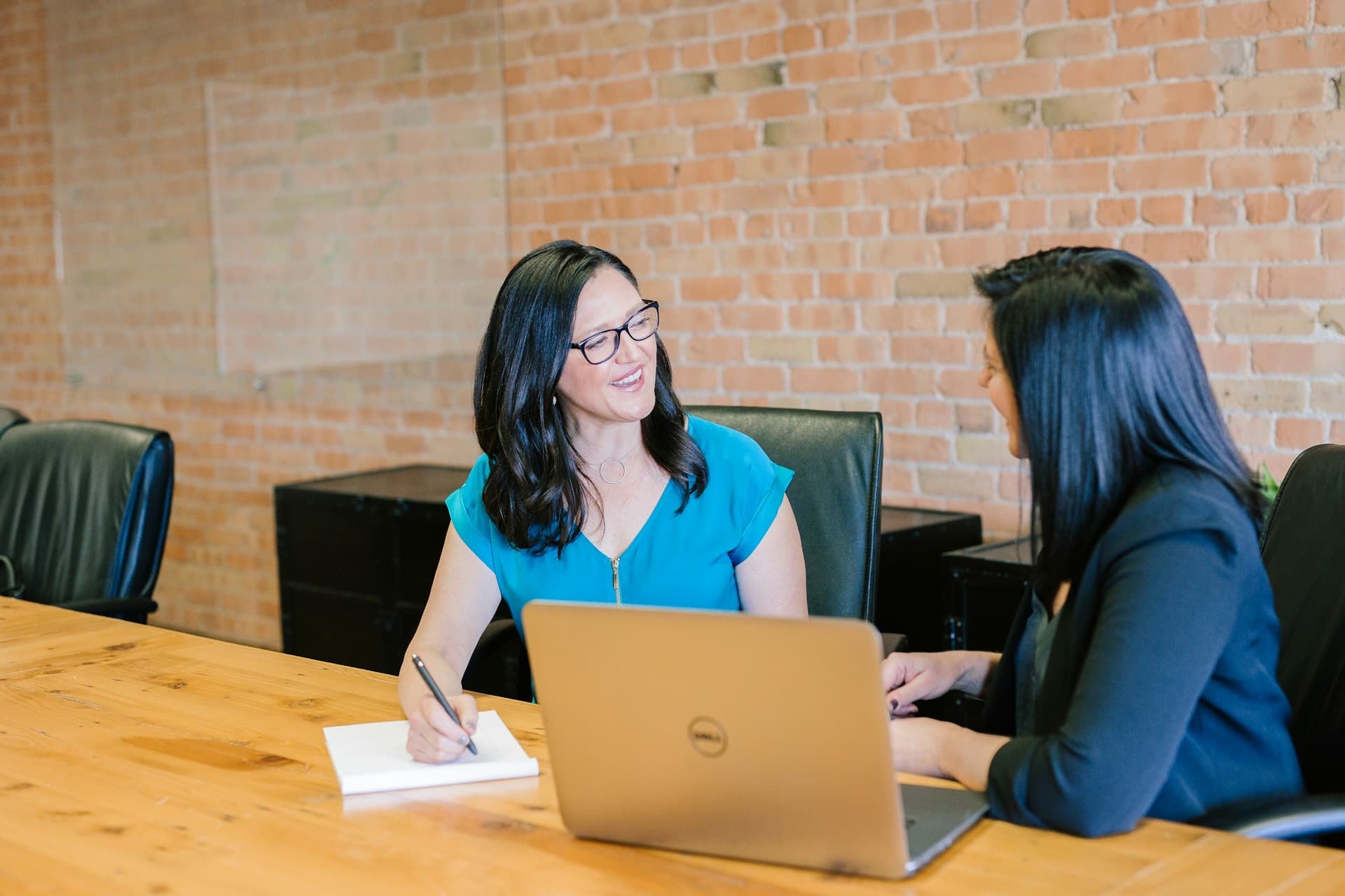 Averix accountants advising a client in a meeting
